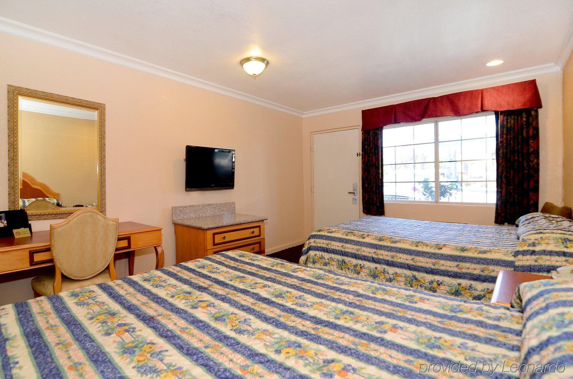 Americas Best Value Inn Corona Habitación foto