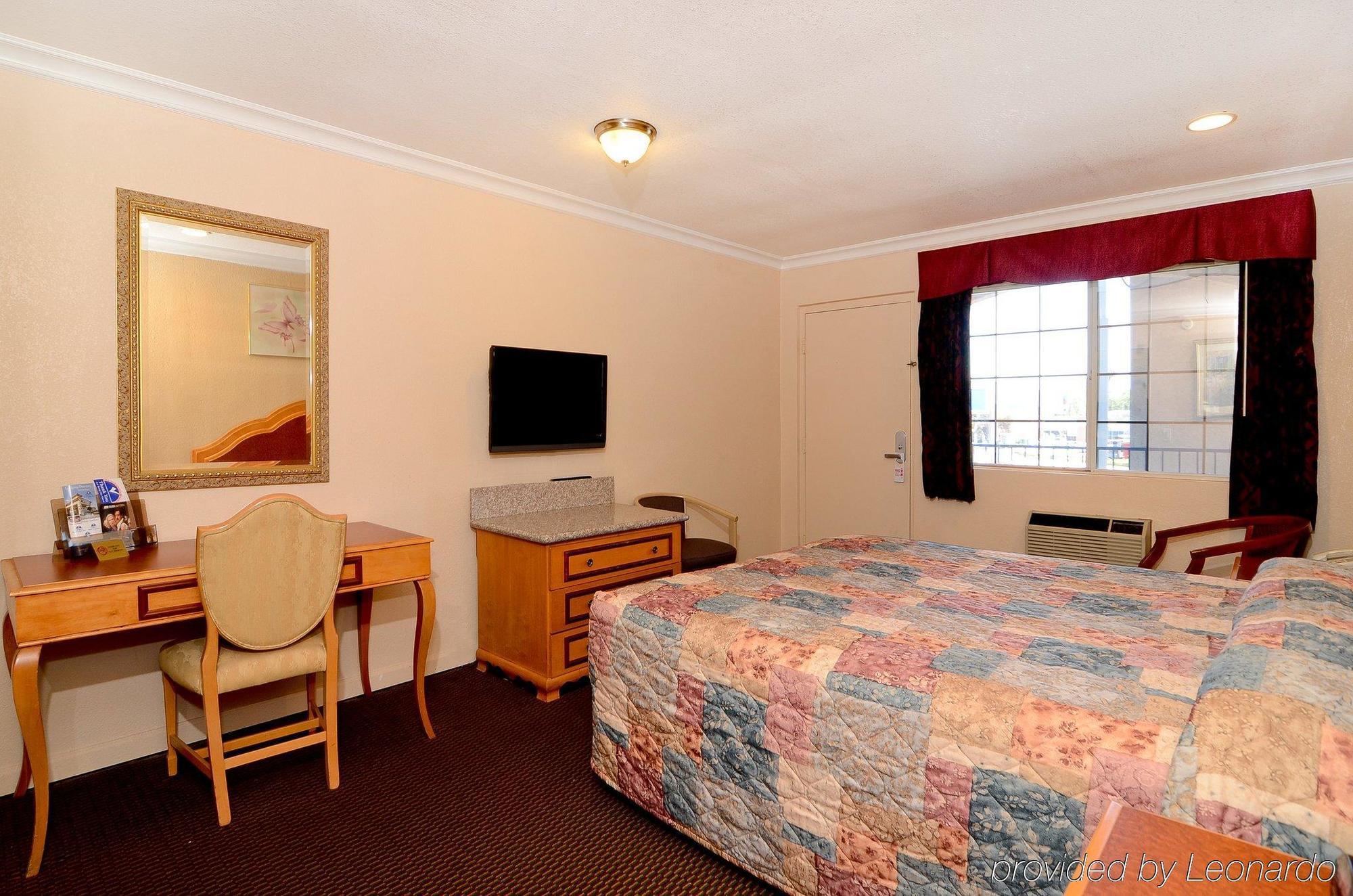 Americas Best Value Inn Corona Habitación foto