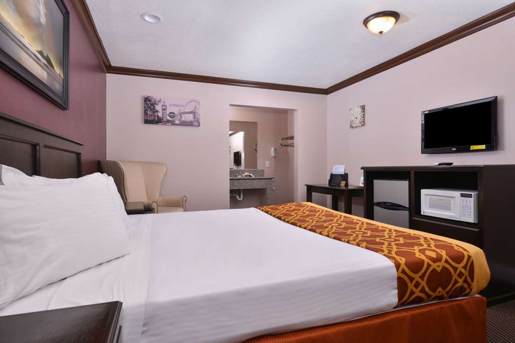 Americas Best Value Inn Corona Habitación foto
